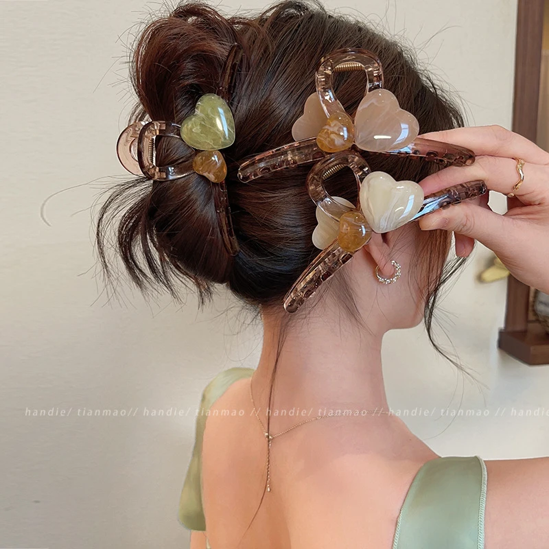 爱心抓夹女高级感大号发夹后脑勺盘发鲨鱼夹子2025年新款发卡头饰