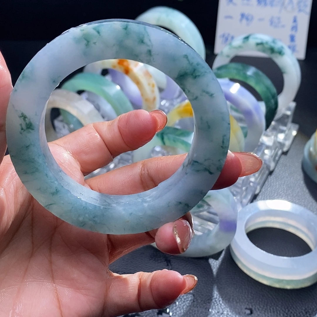 定制翡翠未镶嵌翡翠手镯