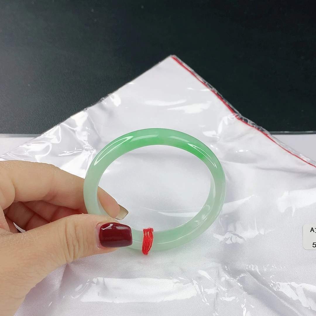 翡翠手镯未镶嵌翡翠394