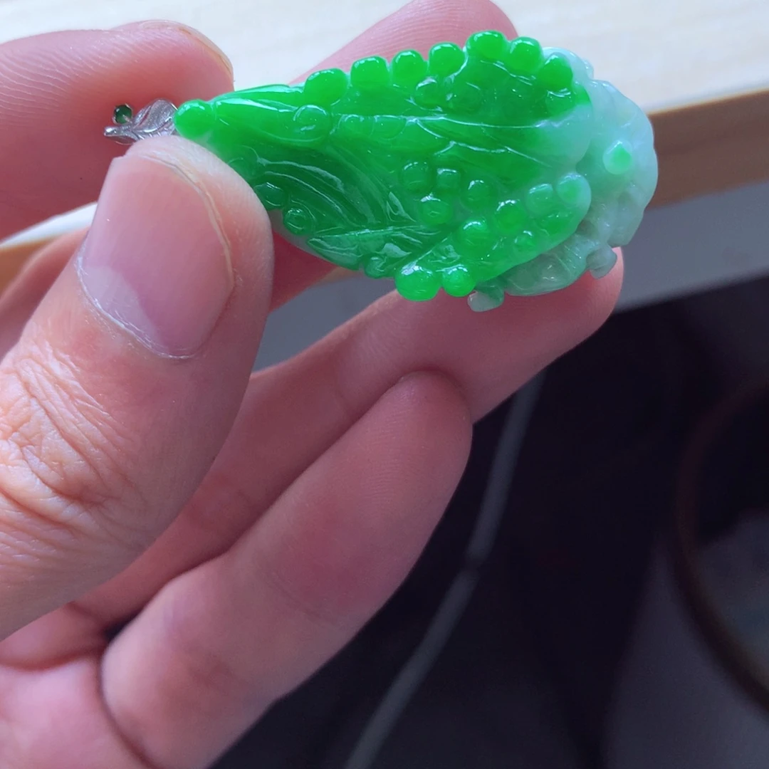 翡翠颈饰18K金镶嵌吊坠