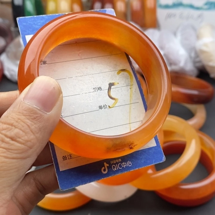 未镶嵌手镯石英质玉