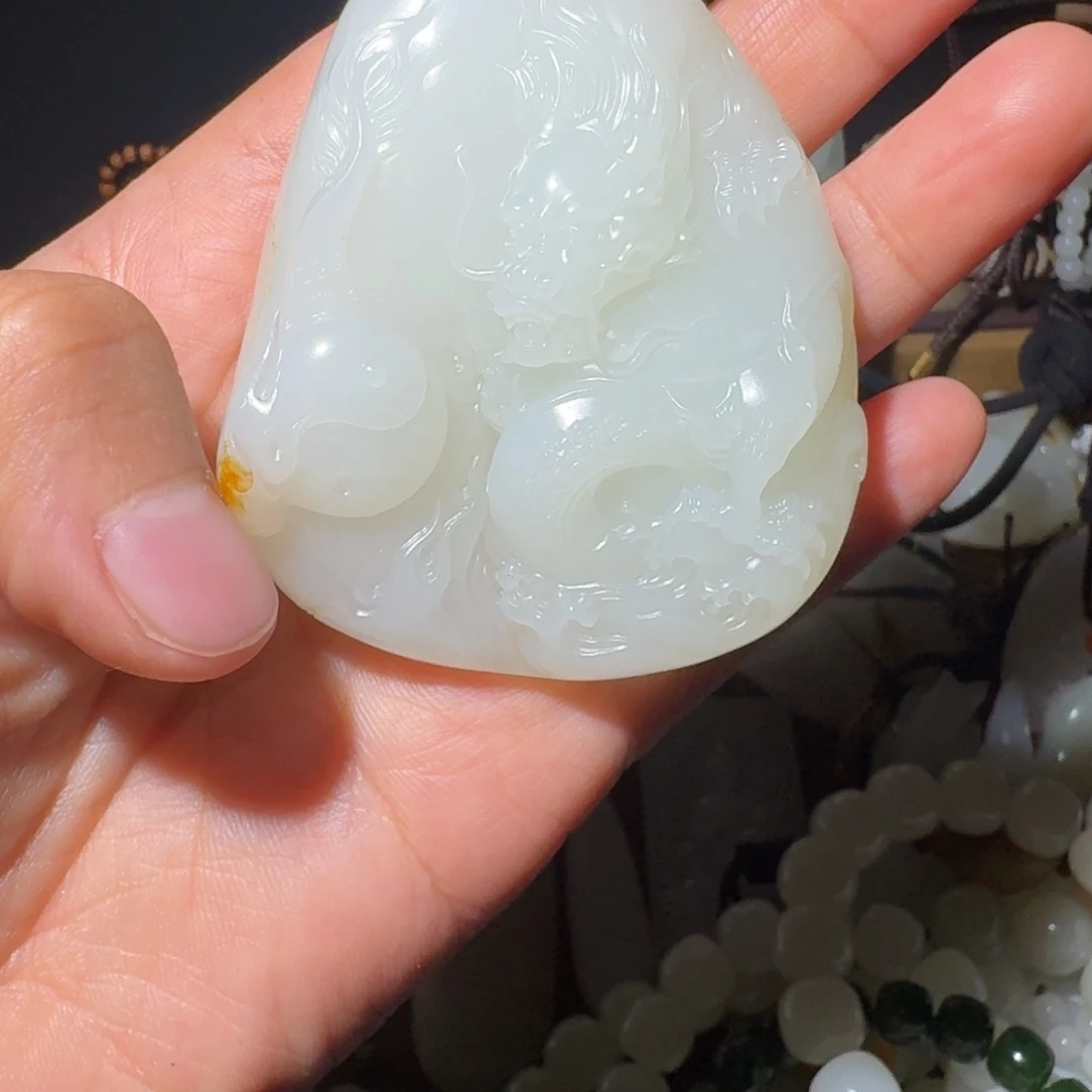 孜***然和田玉未镶嵌颈饰