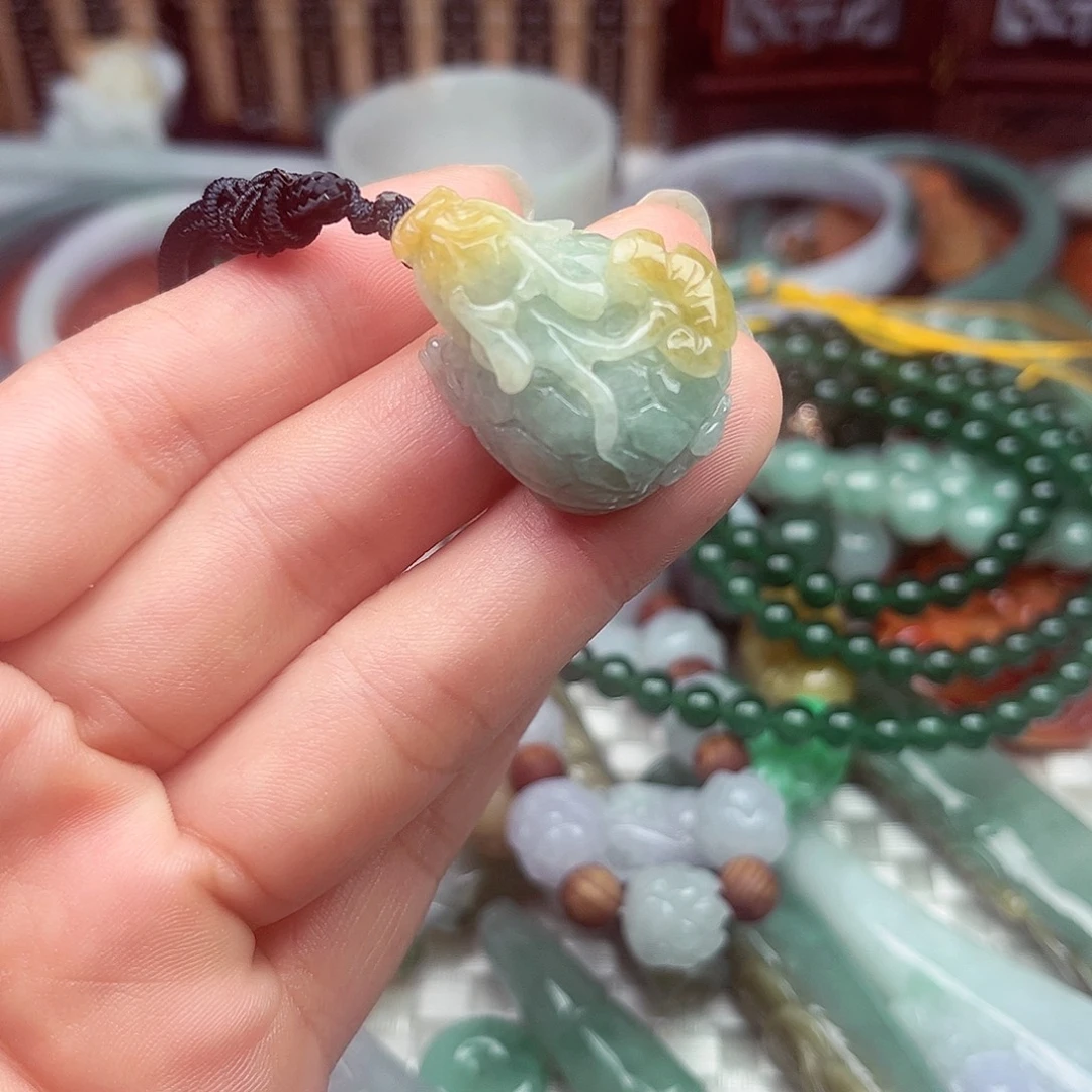 翡翠未镶嵌颈饰翡翠