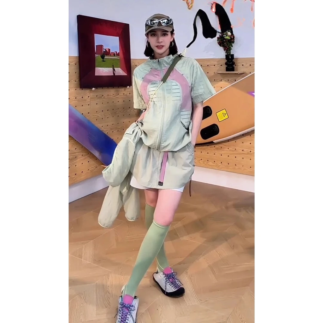户外多巴胺防晒服套装女2025夏季新款机能风休闲轻运动短裤两件套