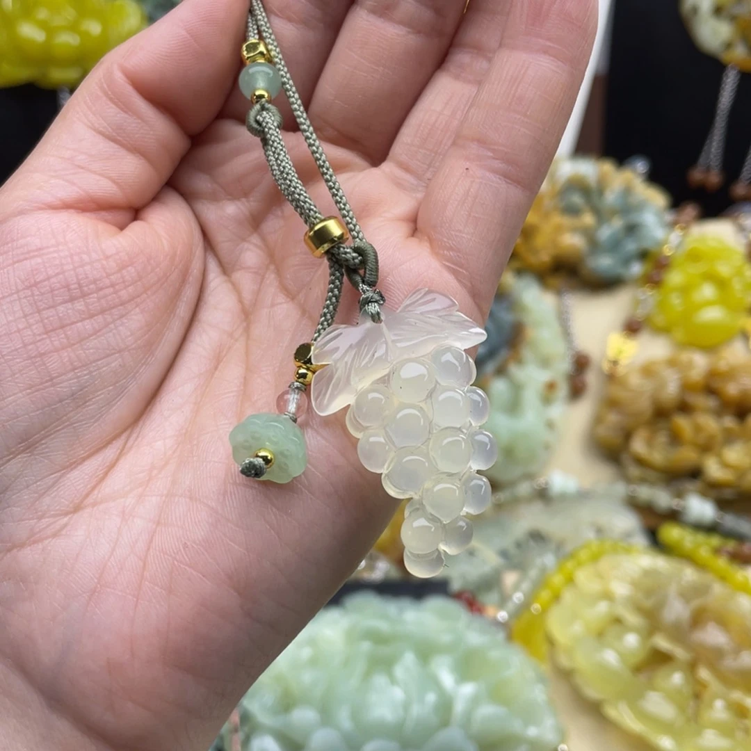 未镶嵌蛇纹石玉颈饰