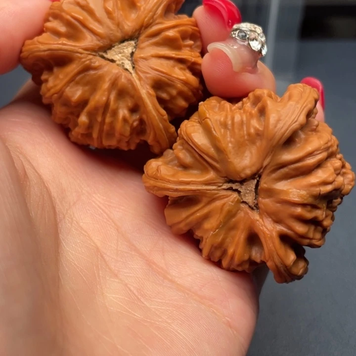 ****文玩核桃吊坠白狮子