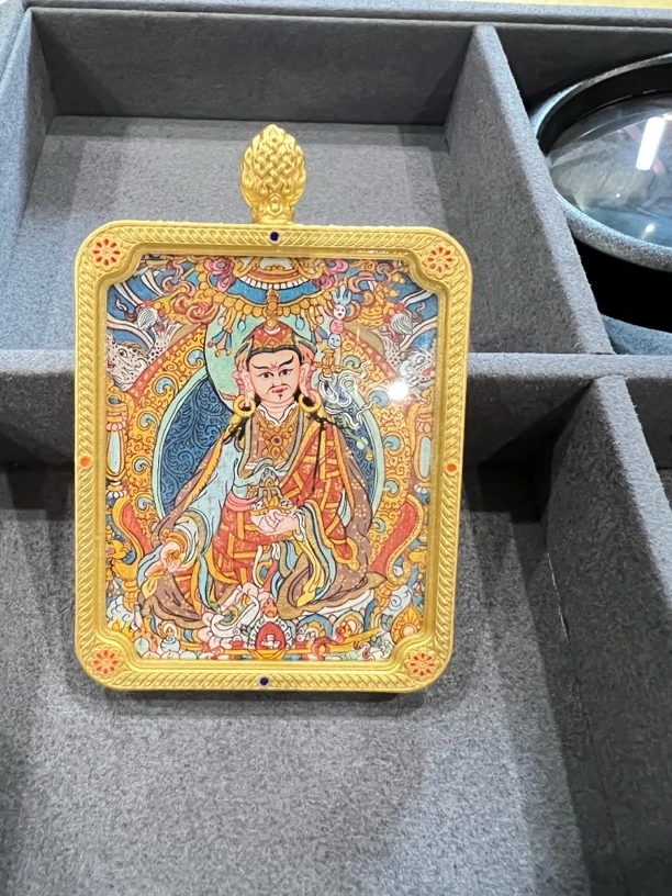 手绘矿彩莲花生大士唐卡