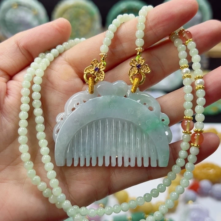 颈饰未镶嵌翡翠吊坠