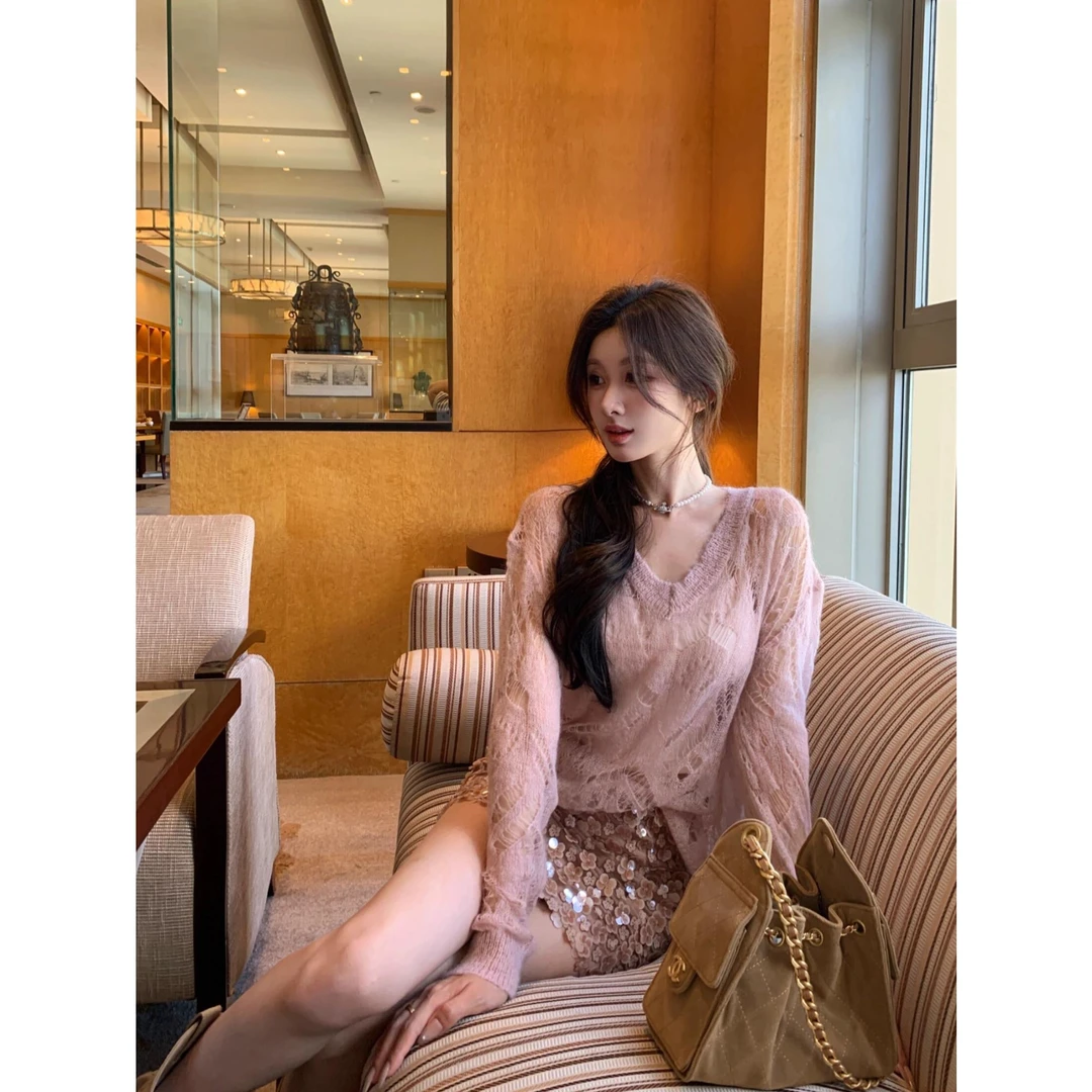 2025早秋新款法式甜美减龄V领镂空针织上衣配亮片短裙两件套装女