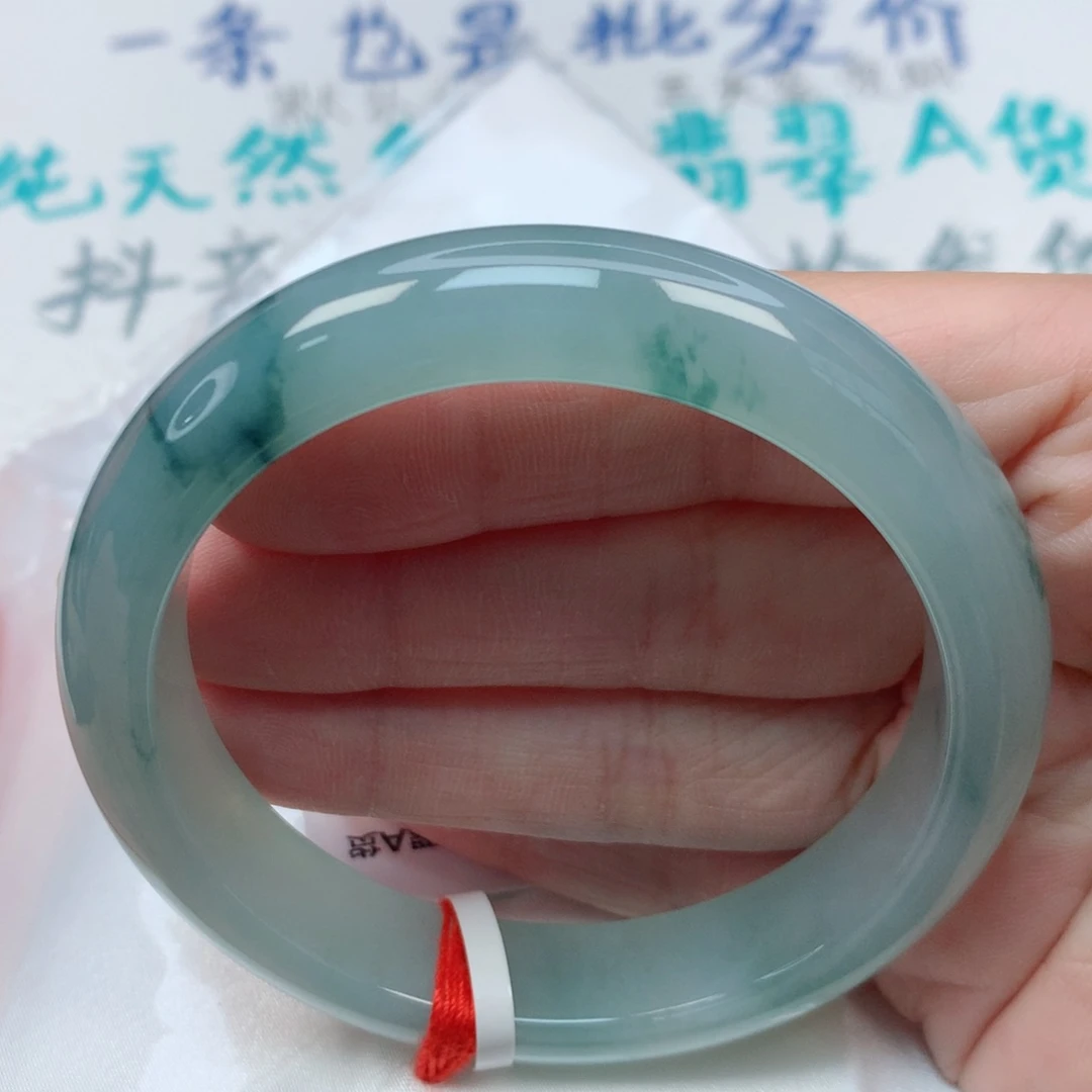 翡翠手镯未镶嵌57.6圈 淡蓝底飘蓝花 无包容推荐