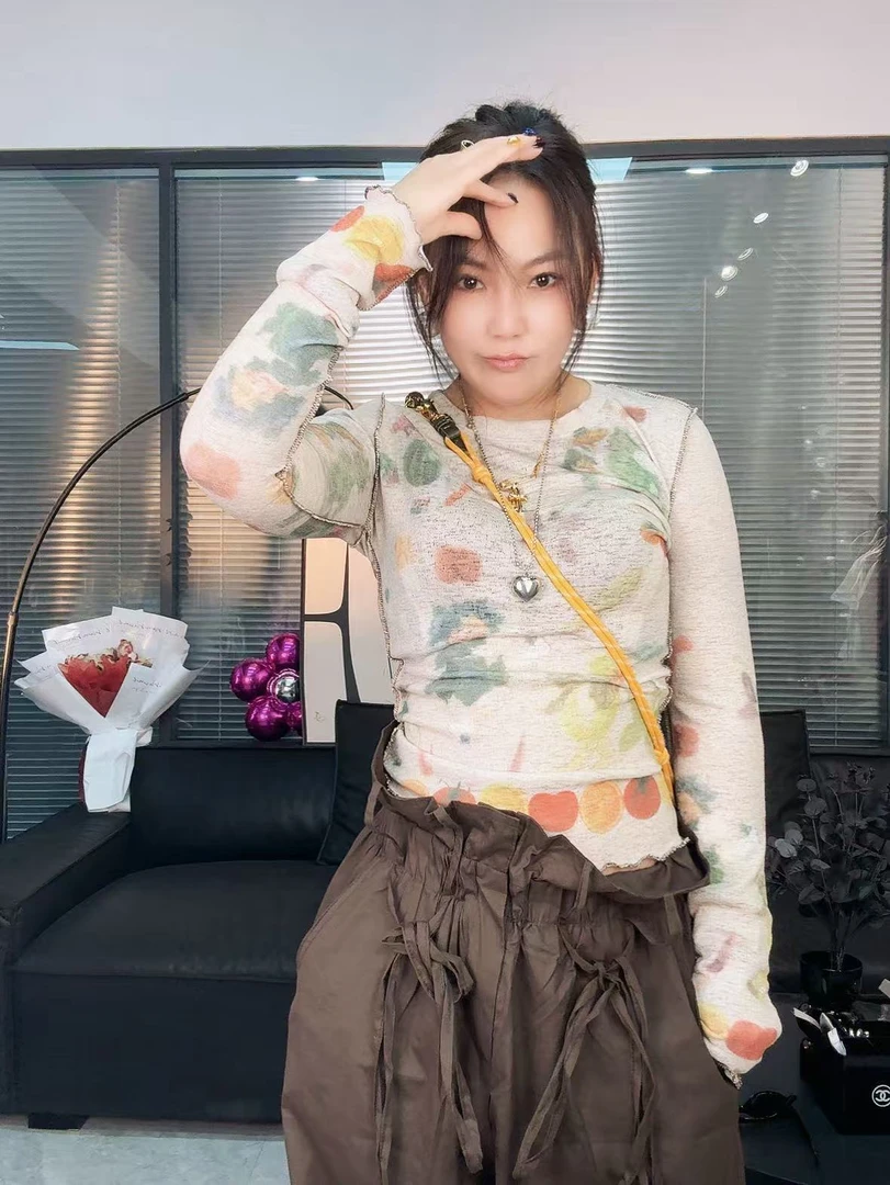《赵小姐推荐》圆领长袖百搭印花打底衫