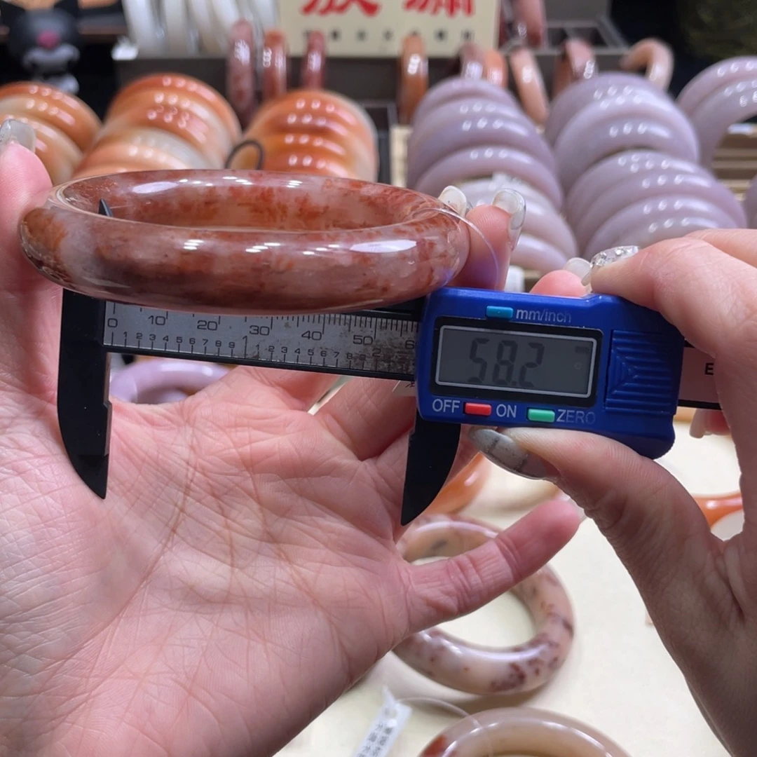 未镶嵌手镯石英质玉