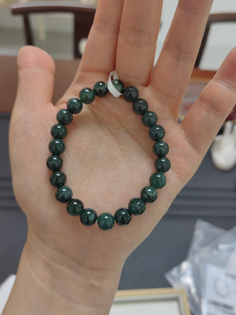 翡翠圆珠手串，卡7.7mm，特显白，气质款
