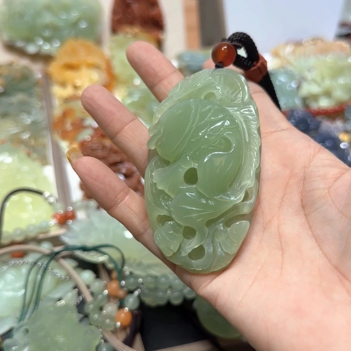 未镶嵌蛇纹石玉吊坠紫*壳