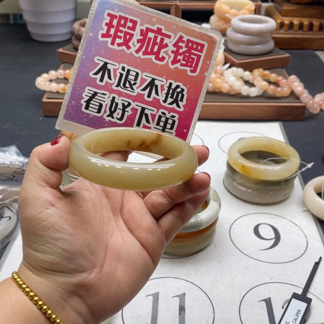 十****石英岩玉未镶嵌手镯