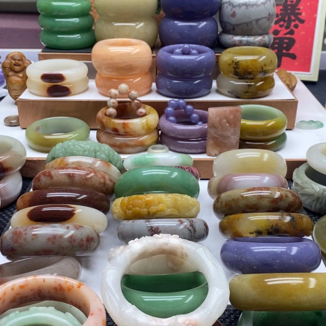 福***豆石英岩玉未镶嵌手镯