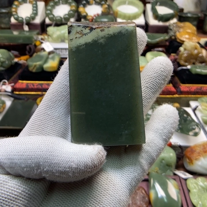 未镶嵌和田玉（糖玉）把件