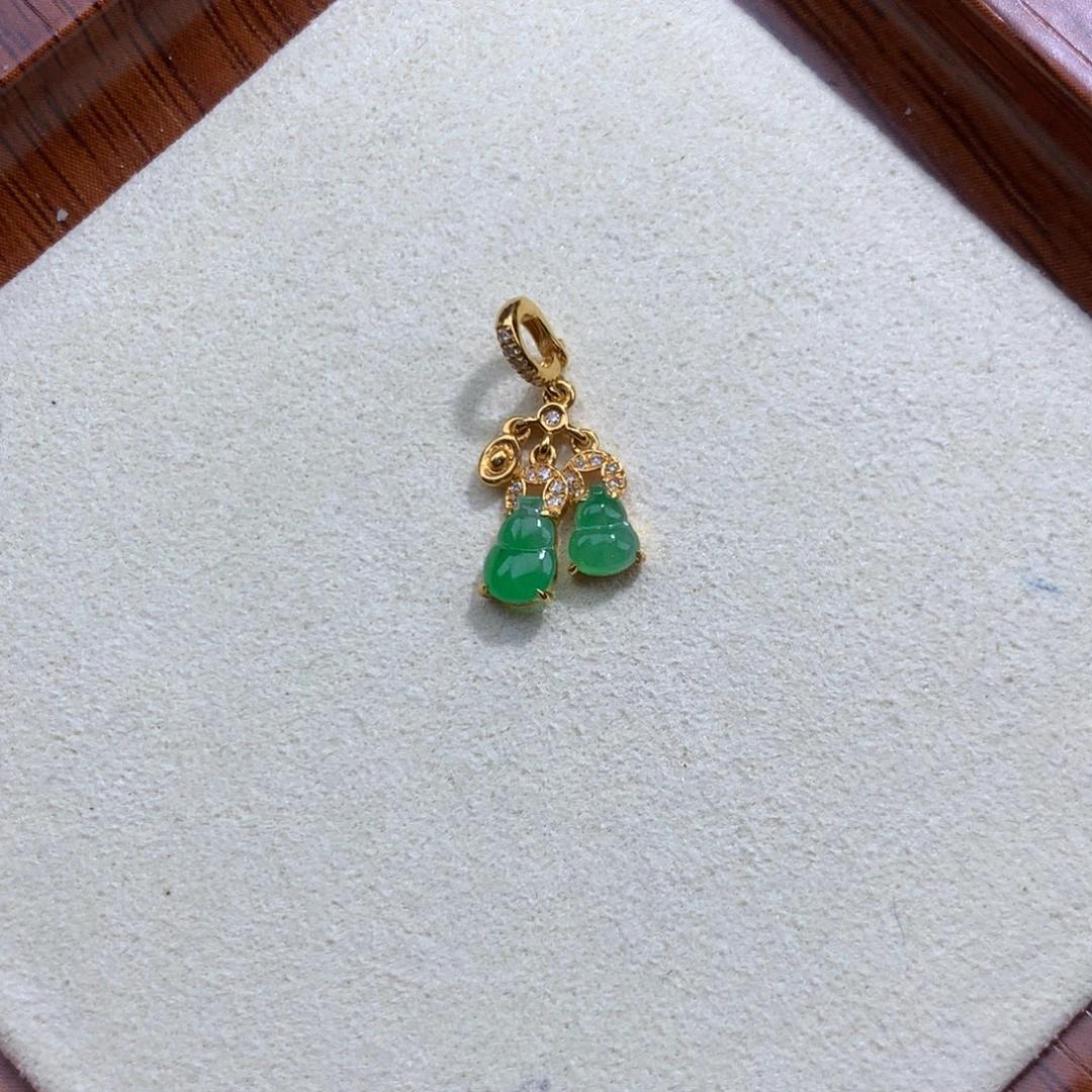 翡翠18K金镶嵌毛衣链葫芦滴溜