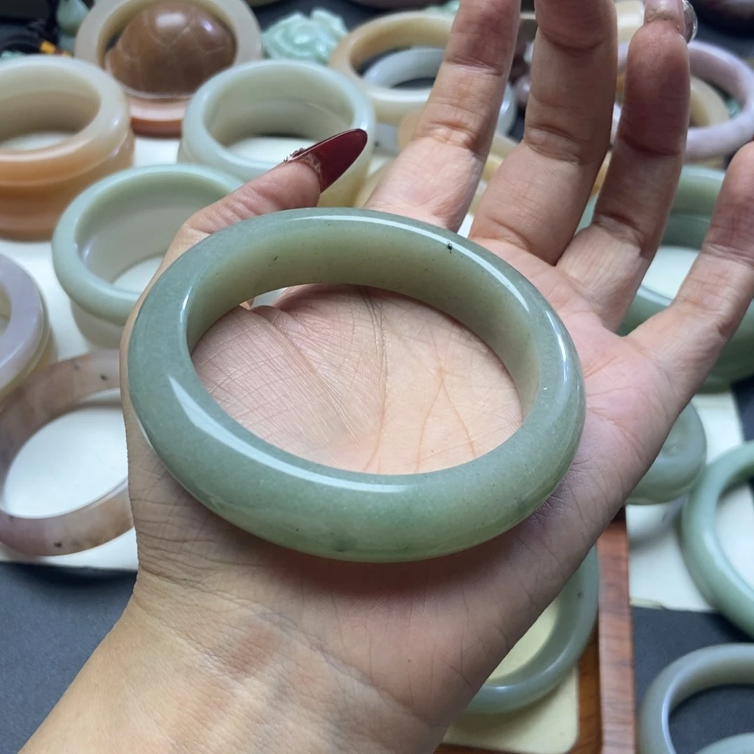 石英质玉手镯未镶嵌胖****）