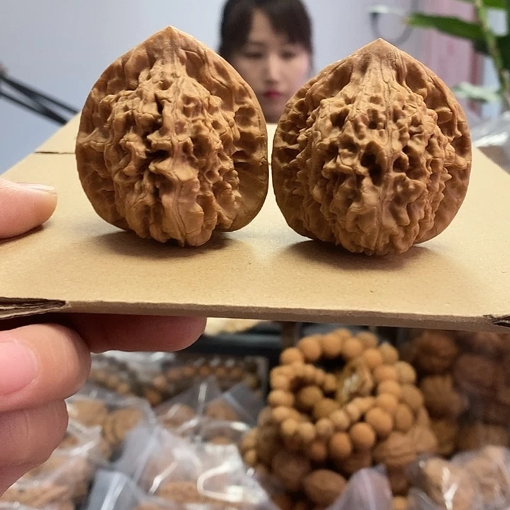 文玩核桃把件47.51麒麟纹官帽