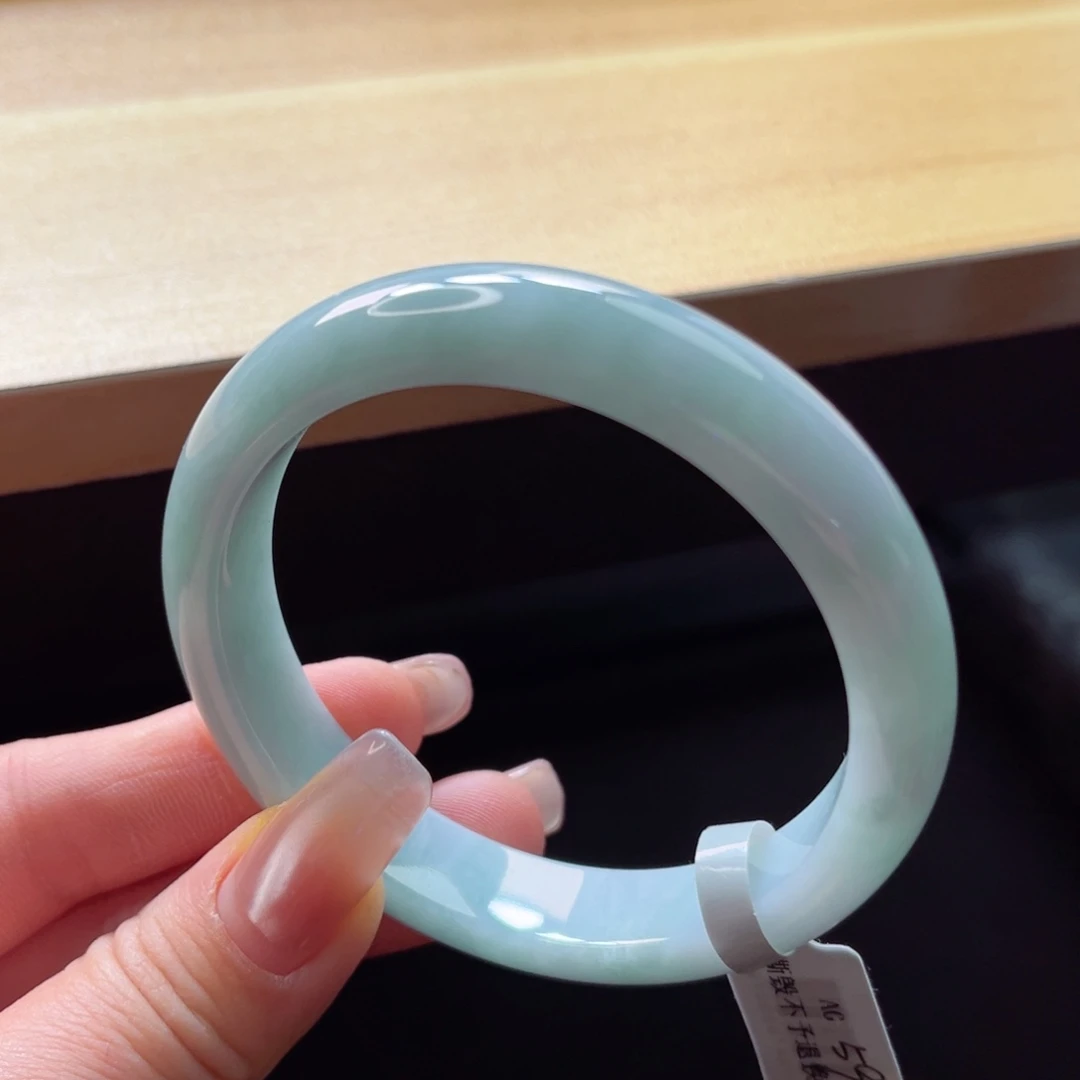 翡翠手镯未镶嵌手镯