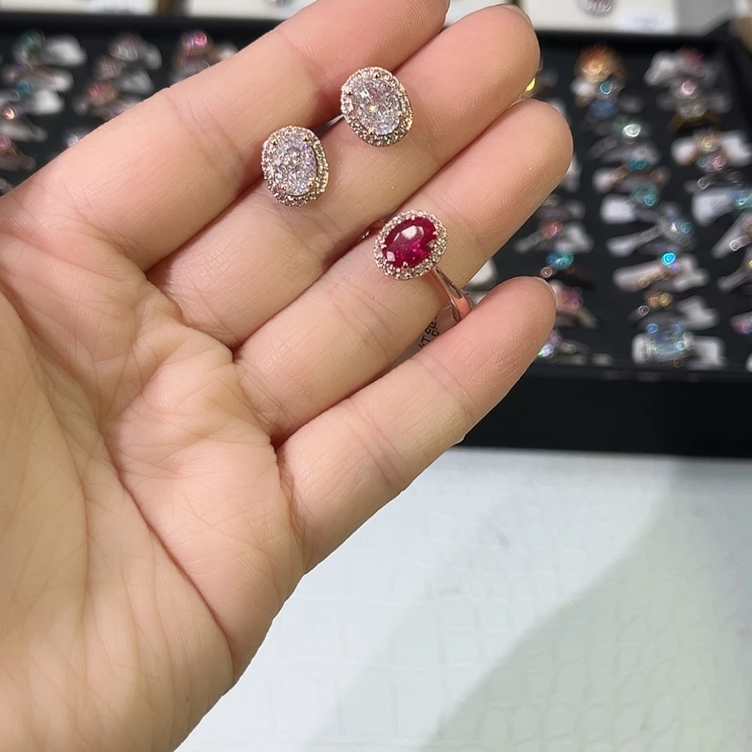 莫桑石非金属SH K枚鸽子蛋两卡耳钉（换红宝）