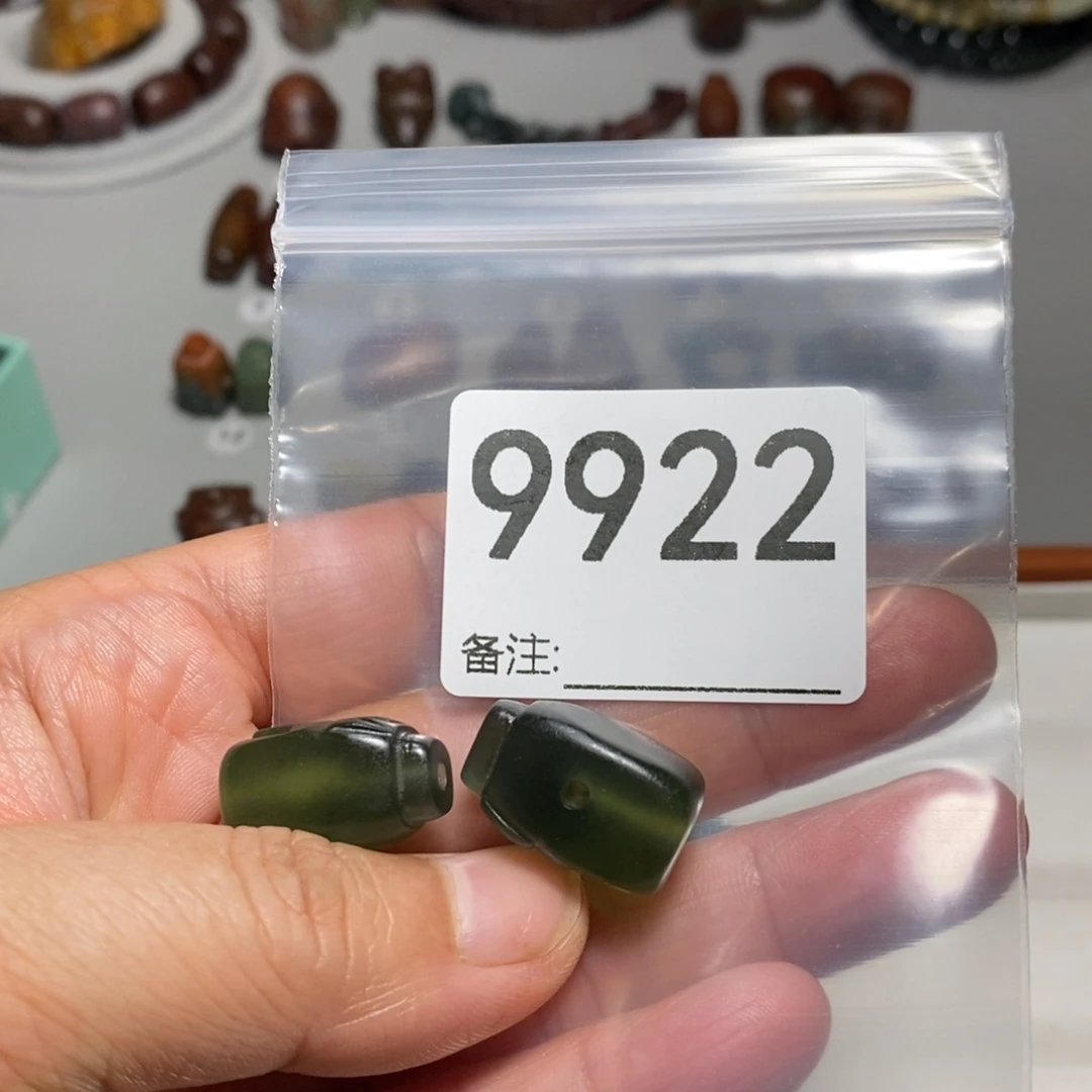 颈饰未镶嵌岫岩河磨玉（透闪石质玉）桑****)