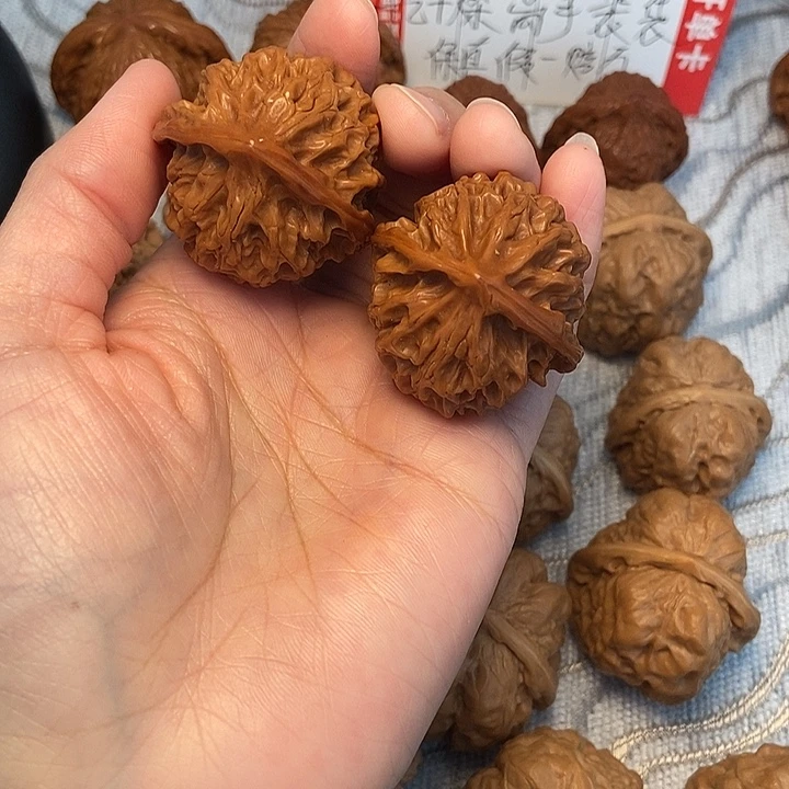 文玩核桃吊坠36灯笼