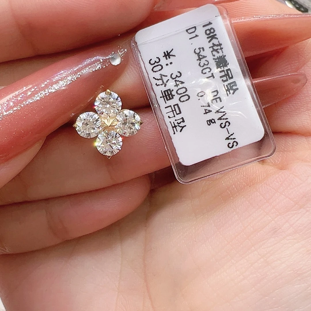 狗***r实验室培育钻石吊坠18K金镶嵌1.543ct K黄花瓣吊坠