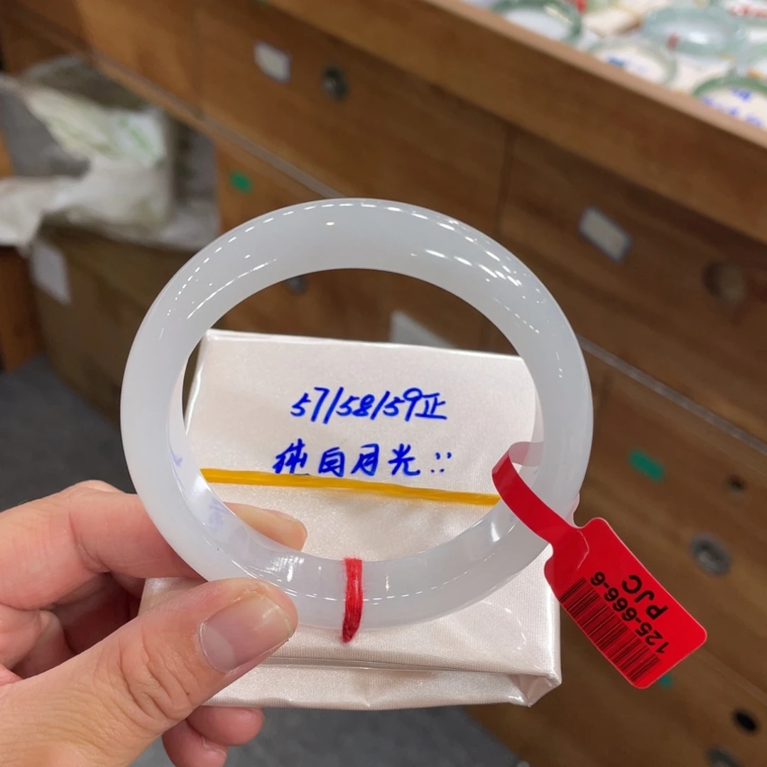 翡翠手镯未镶嵌缅甸翡翠天然翡翠