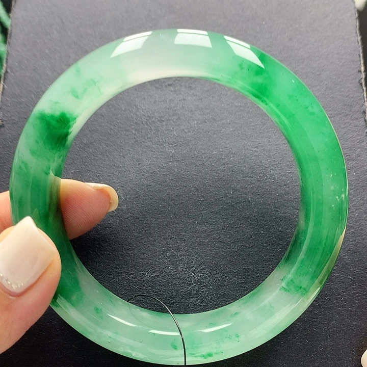 未镶嵌手镯石英质玉