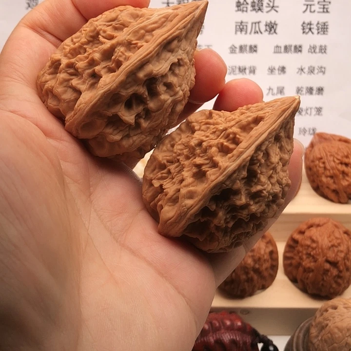 把件文玩核桃反***样大沽石，边40，有一个虚尖小磕碰