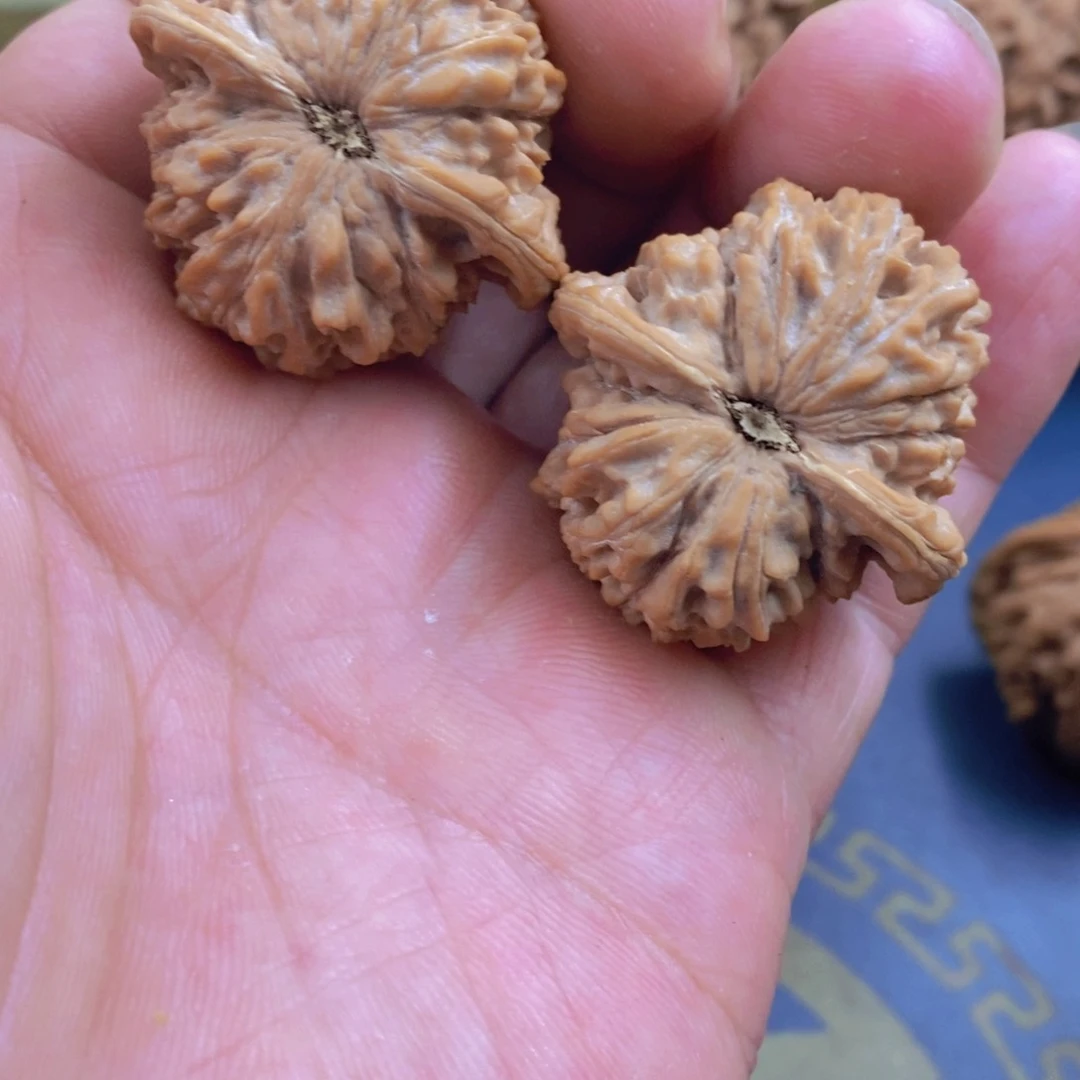 文玩核桃吊坠1**过文玩核桃钻石