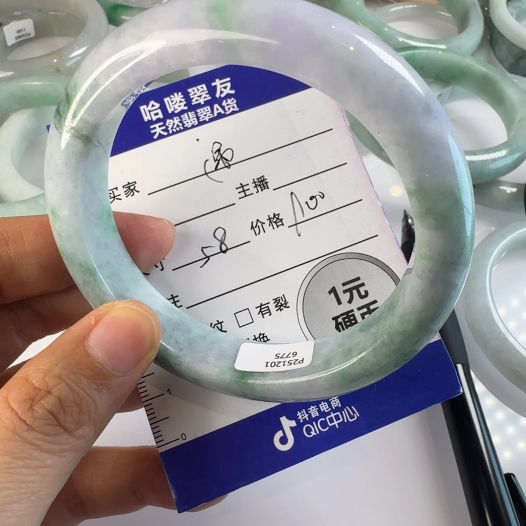 遇***己翡翠未镶嵌手镯颈饰