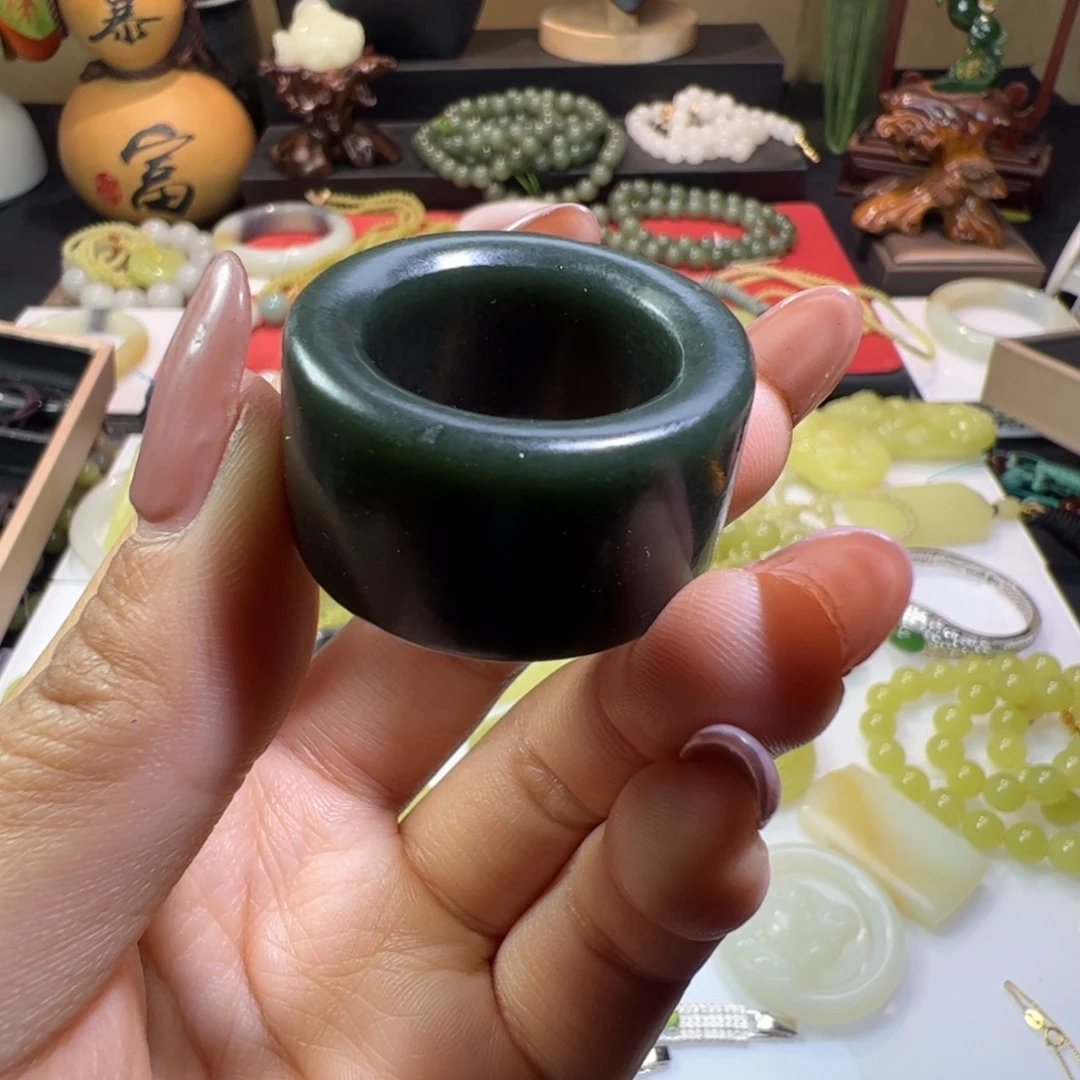 ゛****和田玉未镶嵌颈饰