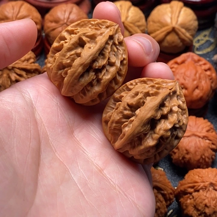 文玩核桃吊坠八棱