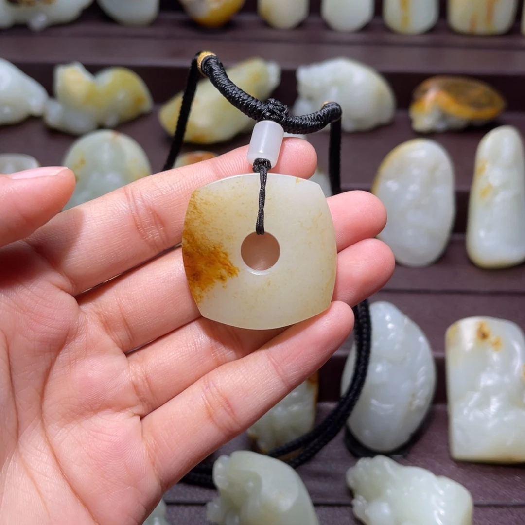 和田玉未镶嵌颈饰