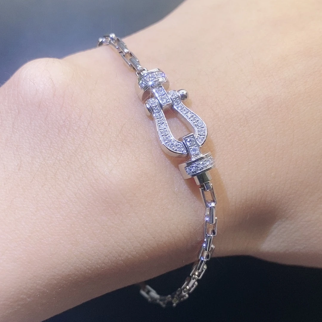 钻石手链18K金镶嵌中号马蹄手链K白