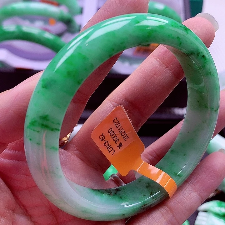 翡翠未镶嵌手镯翡翠