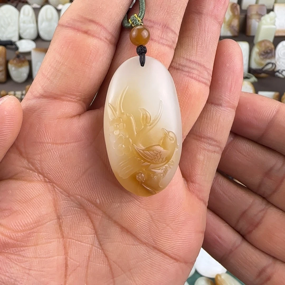 L***y和田玉（糖玉）未镶嵌颈饰