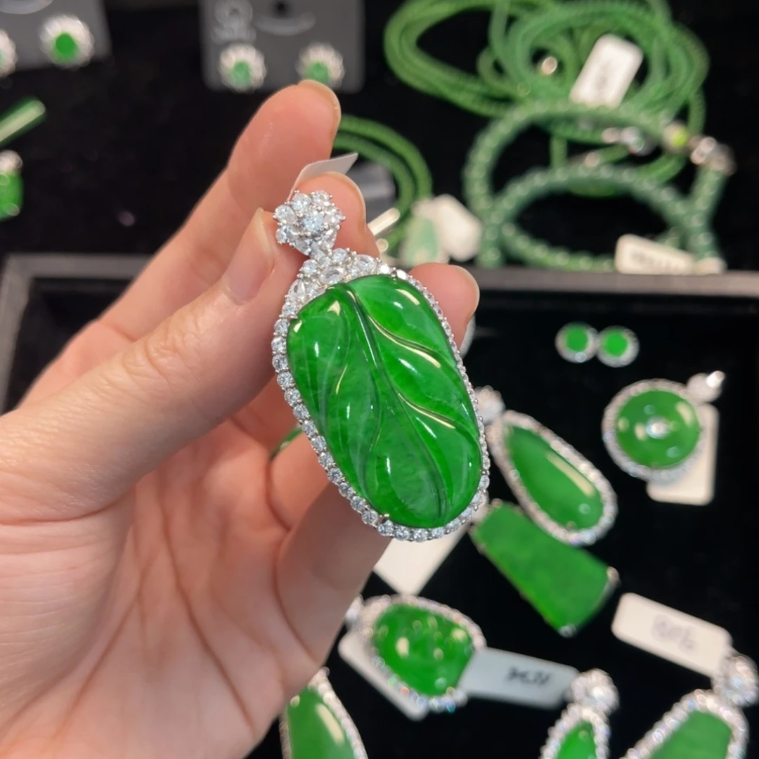 翡翠银S925镶嵌戒指叶子吊坠
