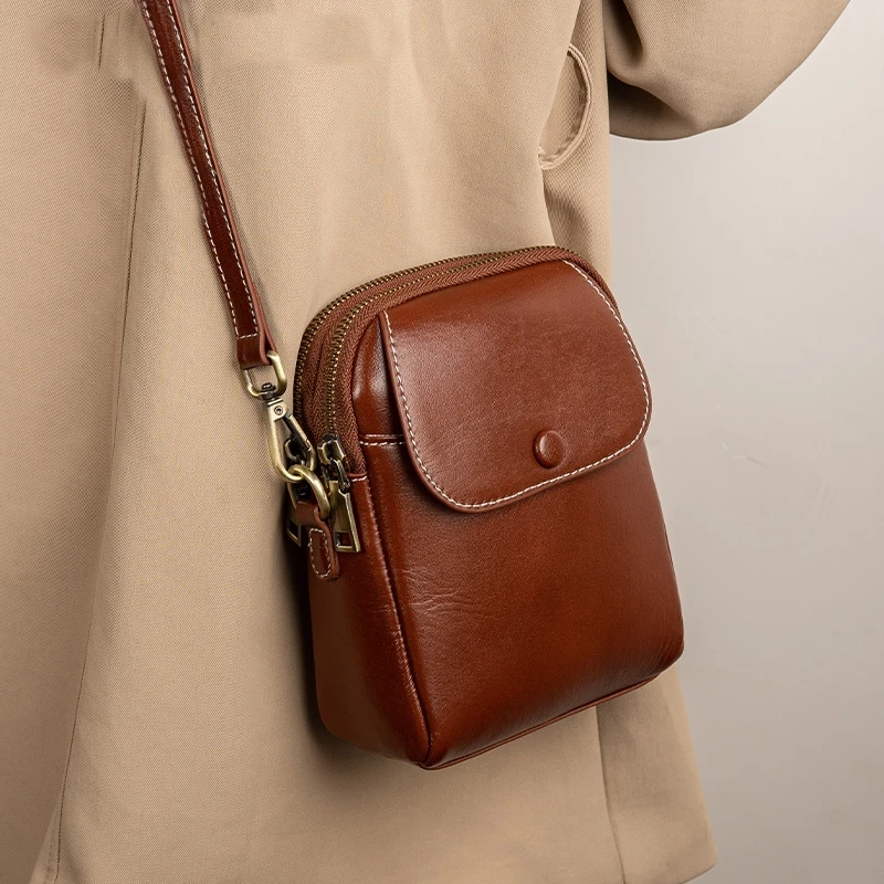 小包包女2025新款潮真皮质感手机包复古软皮斜挎包单肩时尚单肩包