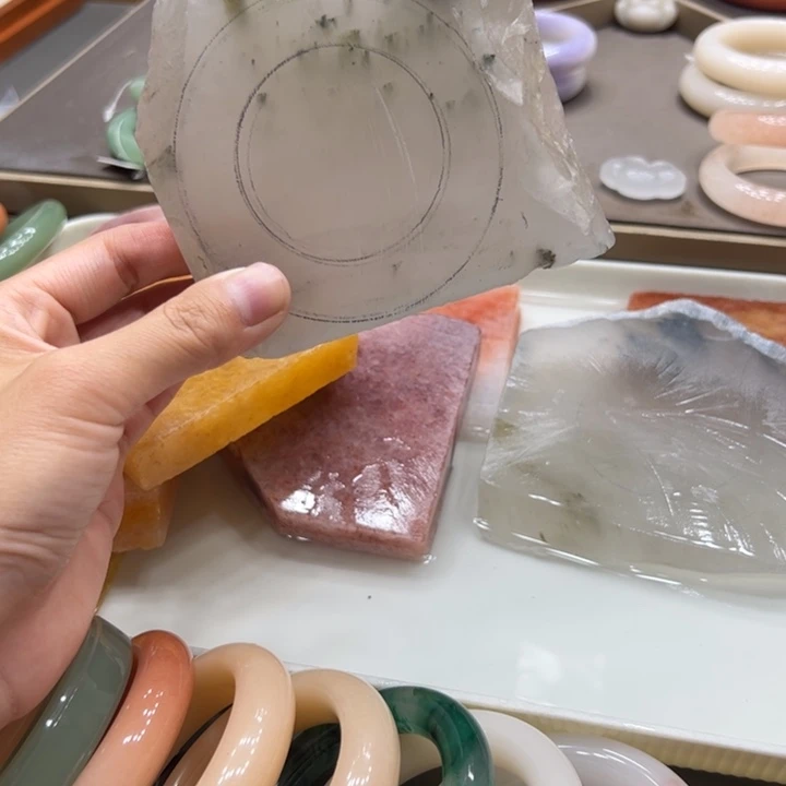 春***石英质玉（非洲翠）手镯未镶嵌