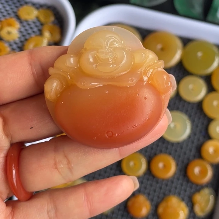 未镶嵌石英质玉（黄龙玉）挂件