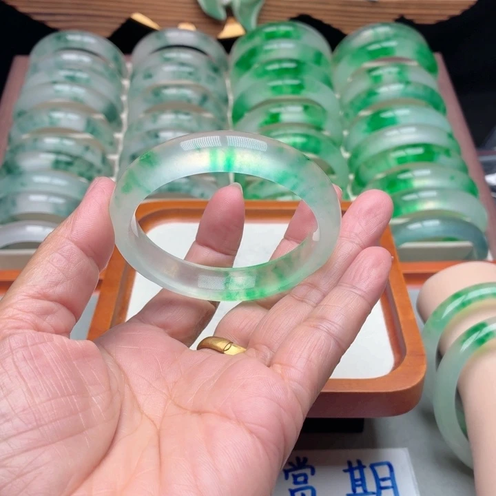 i***t石英质玉未镶嵌手镯