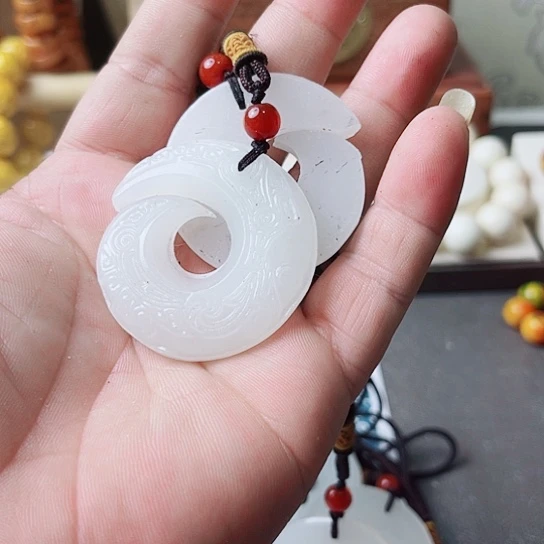 和田白玉圆吊坠白色