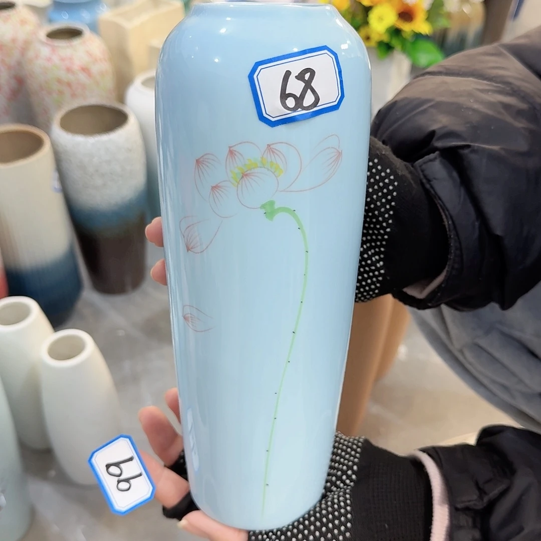 瓶68号手绘陶瓷高24厘米微瑕一个