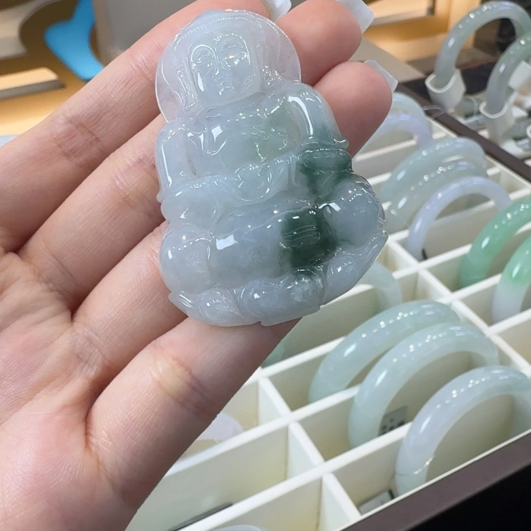 翡翠未镶嵌颈饰观音