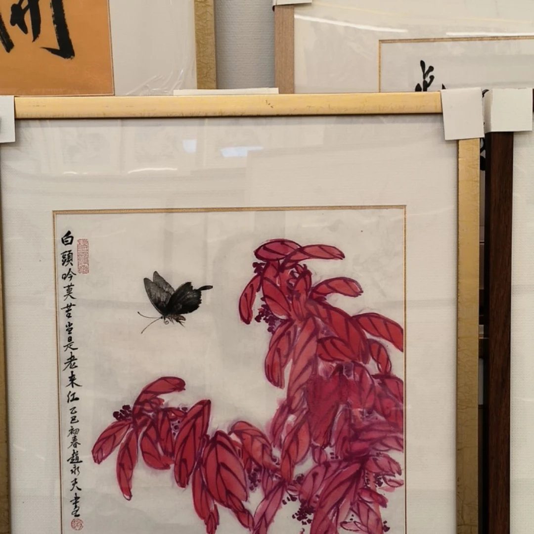 国画花鸟作品带框