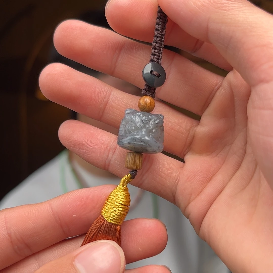 和田玉吊坠(不含链)未镶嵌青花醒狮